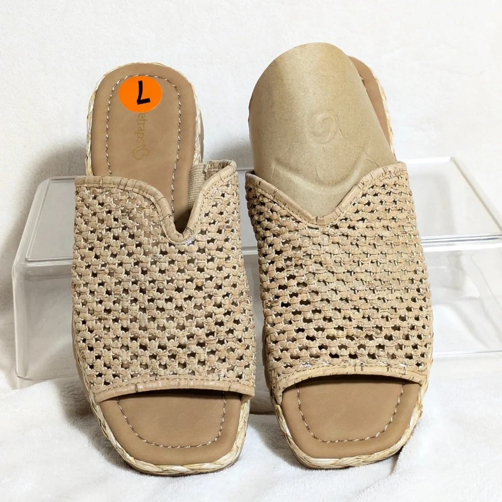 NWOT Baretraps TASMINE Women's Slides Sandals Flat Neutral Resortwear Sz 7 - Picture 3 of 7